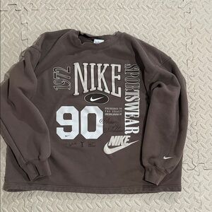 Nike women’s Brown Graphic Sportswear Crewneck Sweatshirt